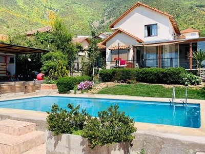 Casa 4D + 4B con piscina, Lomas de lo Aguirre.