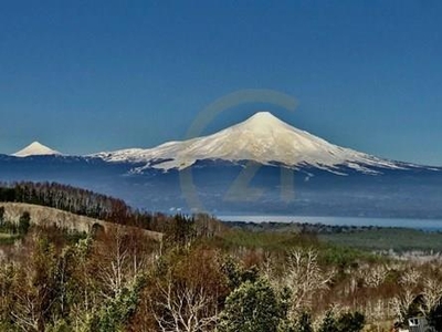 Parcela con espectacular Vista al Volcan y Lago