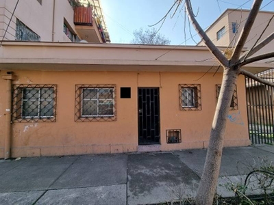Casa en Venta en Santiago 4 dormitorios 1 baño / Gestión y Propiedad