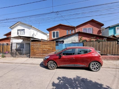 Se arrienda casa dos pisos excelente ubicacion