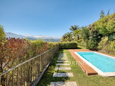 Departamento con gran vista, jardín, piscina en Golf de Manquehue