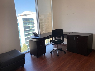 Impecable y luminosa oficina en Nueva Las Condes 0,5 UF x m2