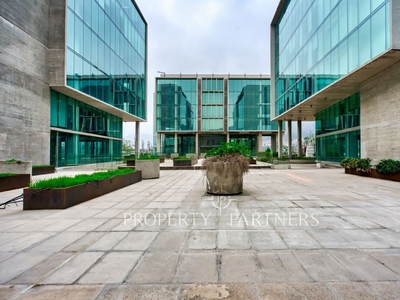 Amplio y Moderno Edificio de Oficinas en Ciudad Empresarial (UF 48/X m2))