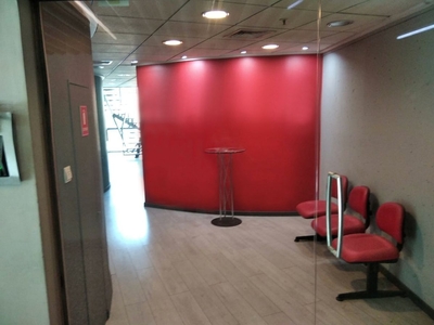 Amplia y Moderna Oficina en Ciudad Empresarial (UF 40/X m2)