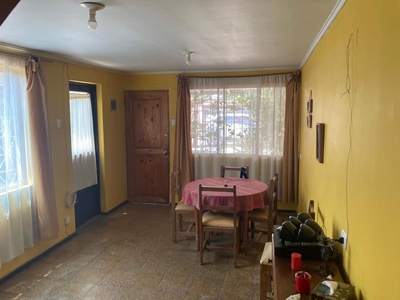 Casa en Venta en Cerro Navia 5 dormitorios 3 baños / Corredores Premium Chile SpA
