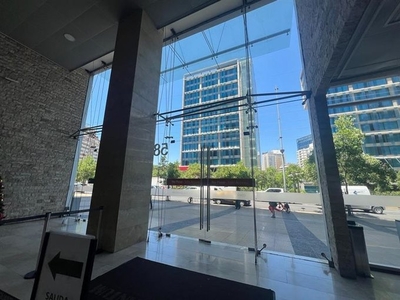 Las Condes, Linda oficina en mejor sector de negocios de Santiago cercana al metro Manquehue