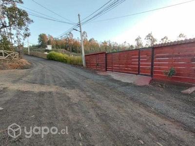 Parcela con 3 casas